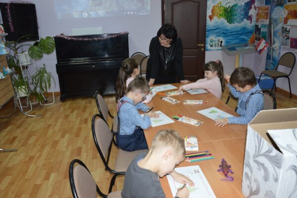 В музее Брянского района прошло мультимедийное мероприятие для детей, посвященное Новому году и Рождеству Христову