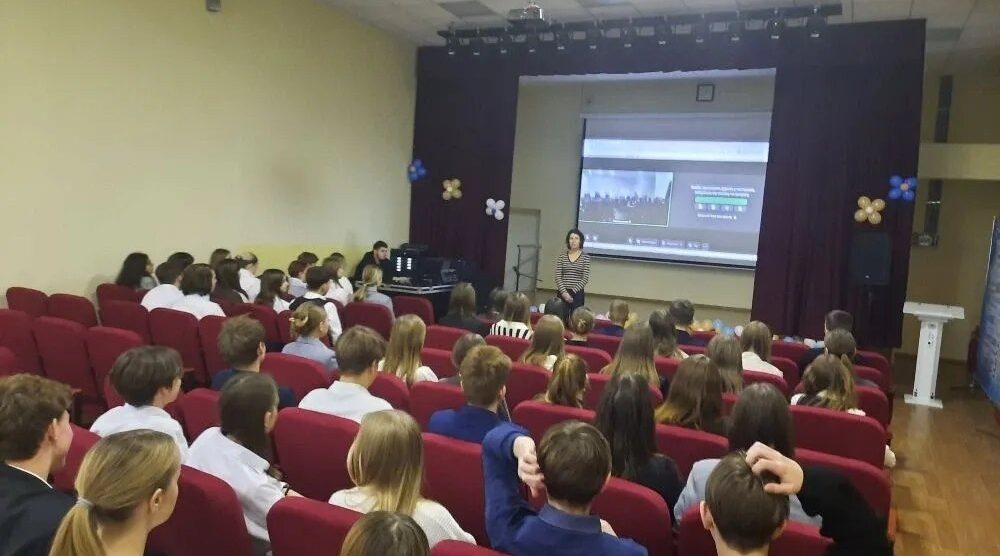 Гимназисты посмотрели научный фильм