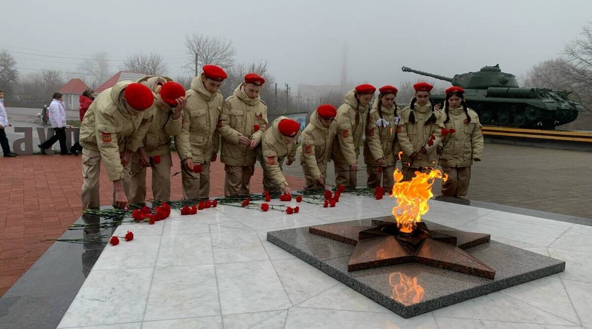 В Стародубе возложили цветы в День неизвестного солдата