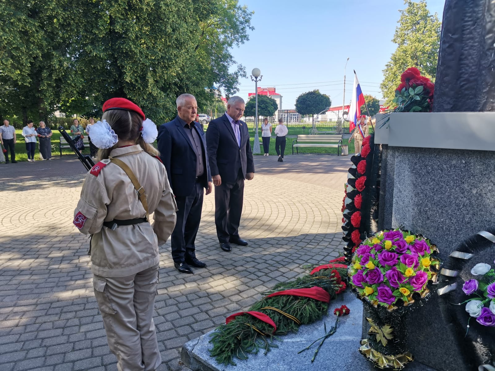 В Селе Глинищево почтили минутой молчания жертв Великой Отечественной войны   