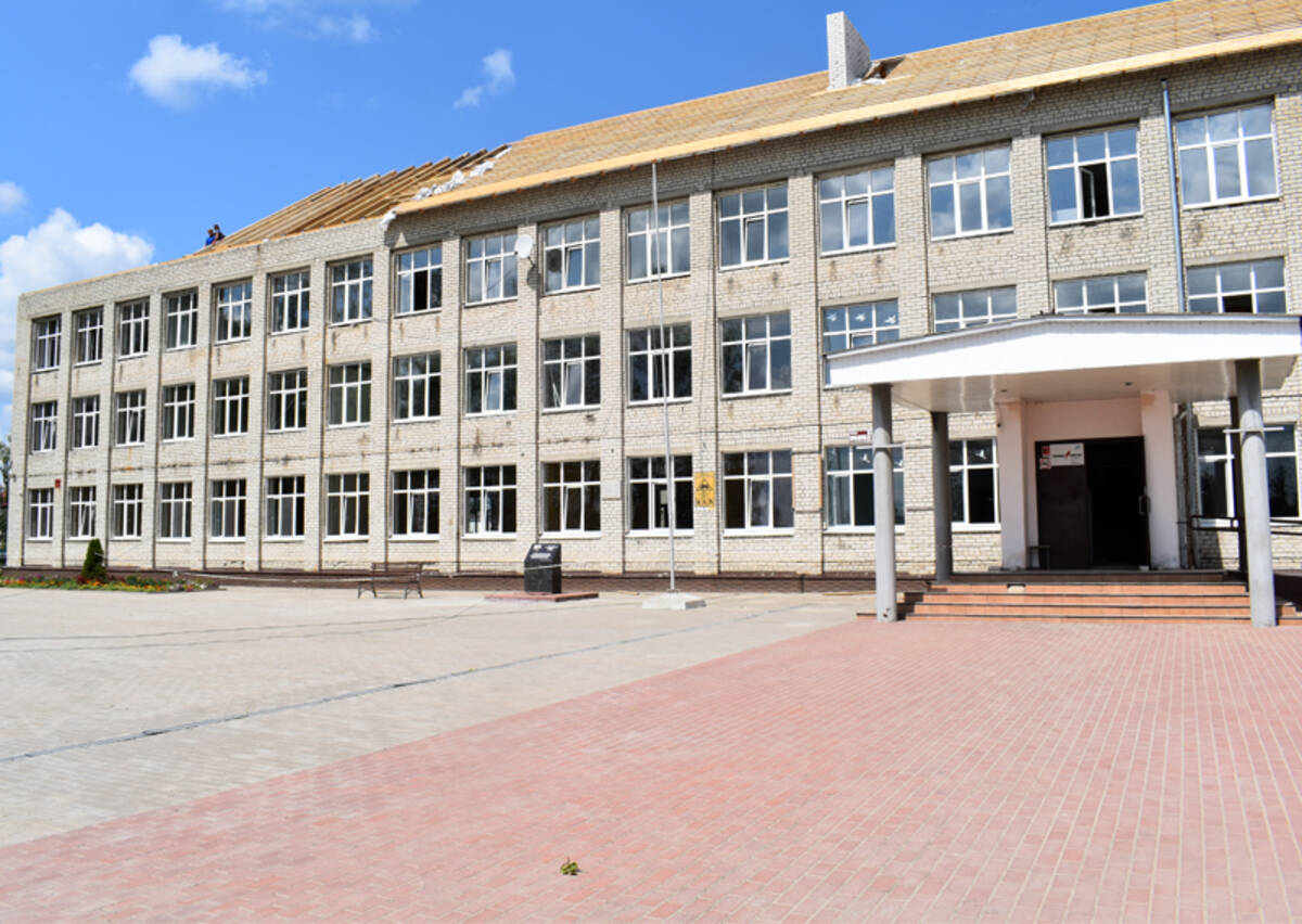 В Клетне Брянской области продолжается капитальный ремонт первой школы   