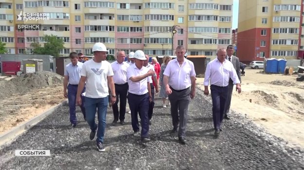 Губернатор Александр Богомаз посетил значимые стройки