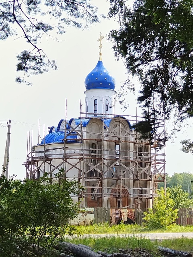 В поселке Свень на пожертвования прихожан возводится храм в честь Свенской иконы Божьей Матери