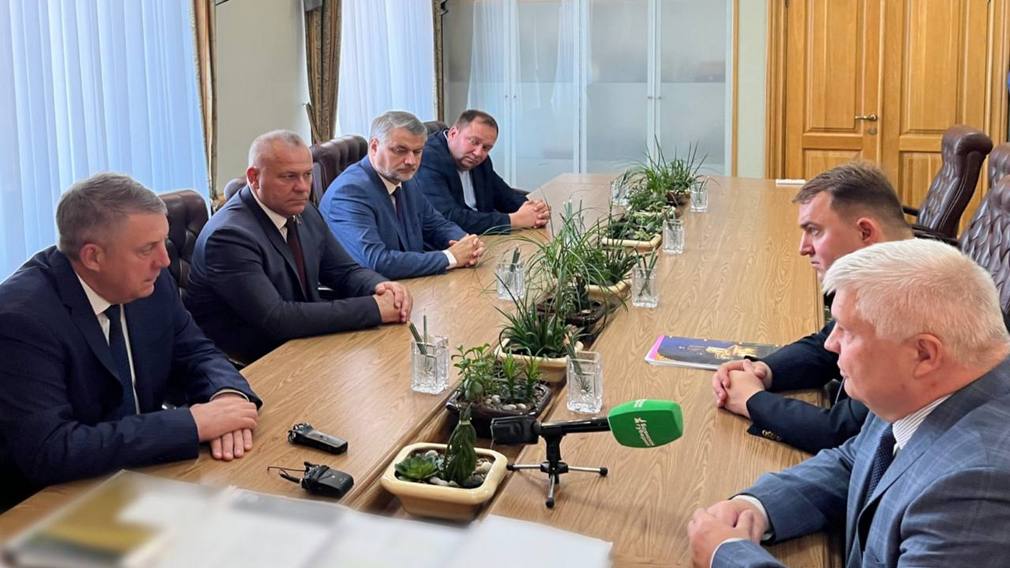 Александр Богомаз провел встречу с Владимиром Ваньке и Сергеем Афониным