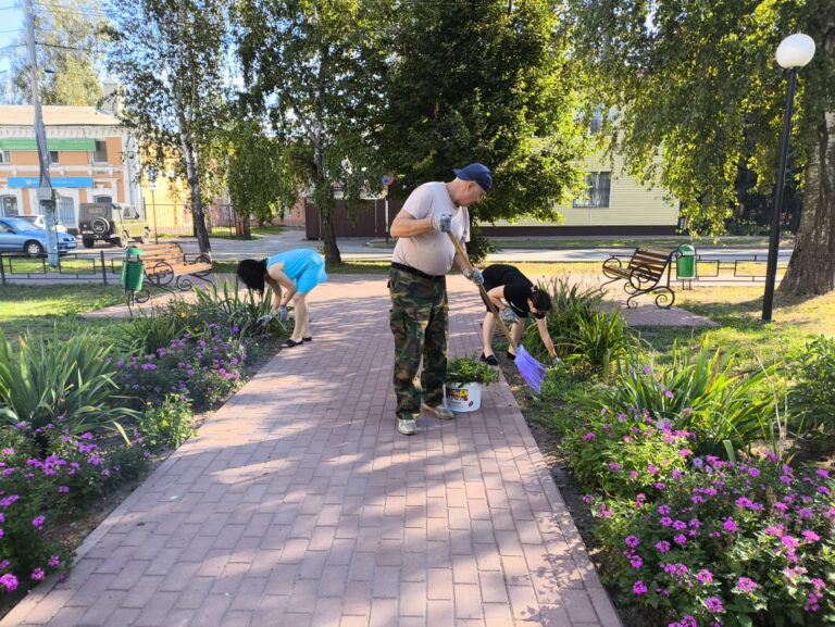 В Трубчевском районе Брянской области проходит идет общеобластной субботник 