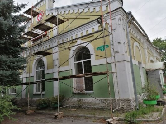 В Клинцах Брянской области капитально ремонтируют здания городской больницы