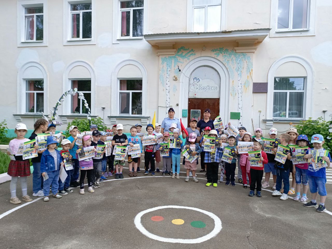 Сотрудники линейного отдела полиции на железнодорожной станции Унеча провели информационно-игровое мероприятие «Знаток железнодорожного транспорта »