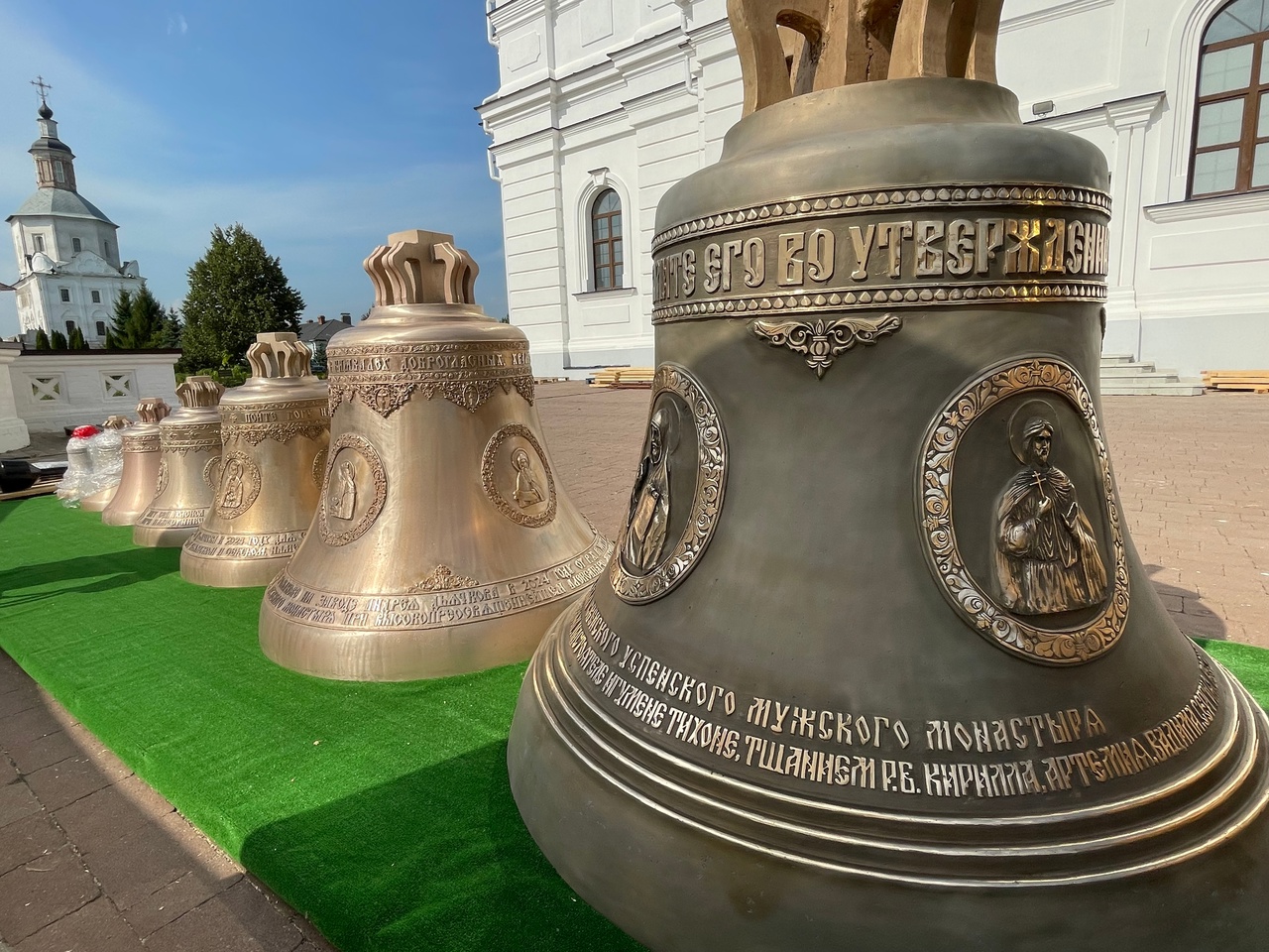 В Свенский монастырь доставлены 17 новых колоколов