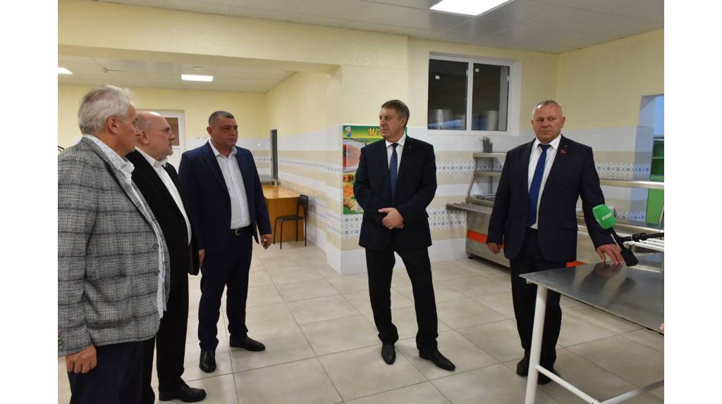 Губернатор Брянщины посетил Дятьковскую городскую гимназию