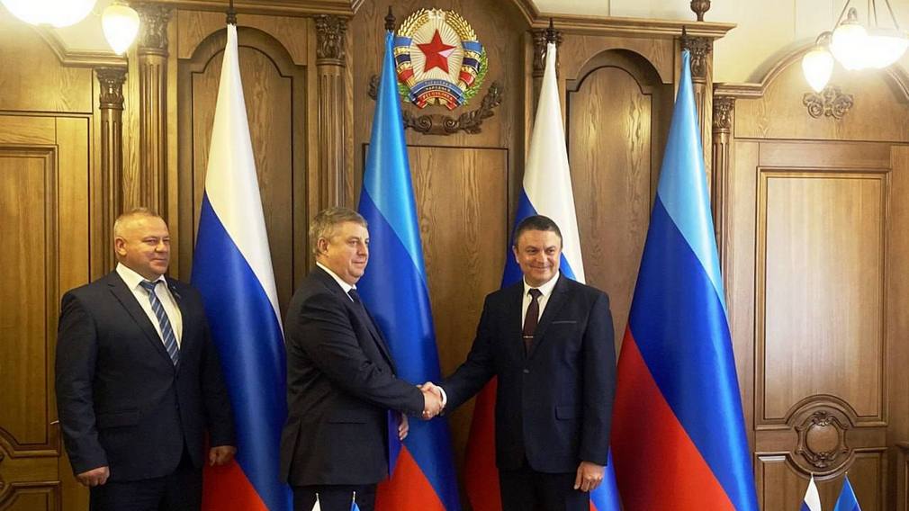 Брянские строители помогают возрождать мирную жизнь в Брянке
