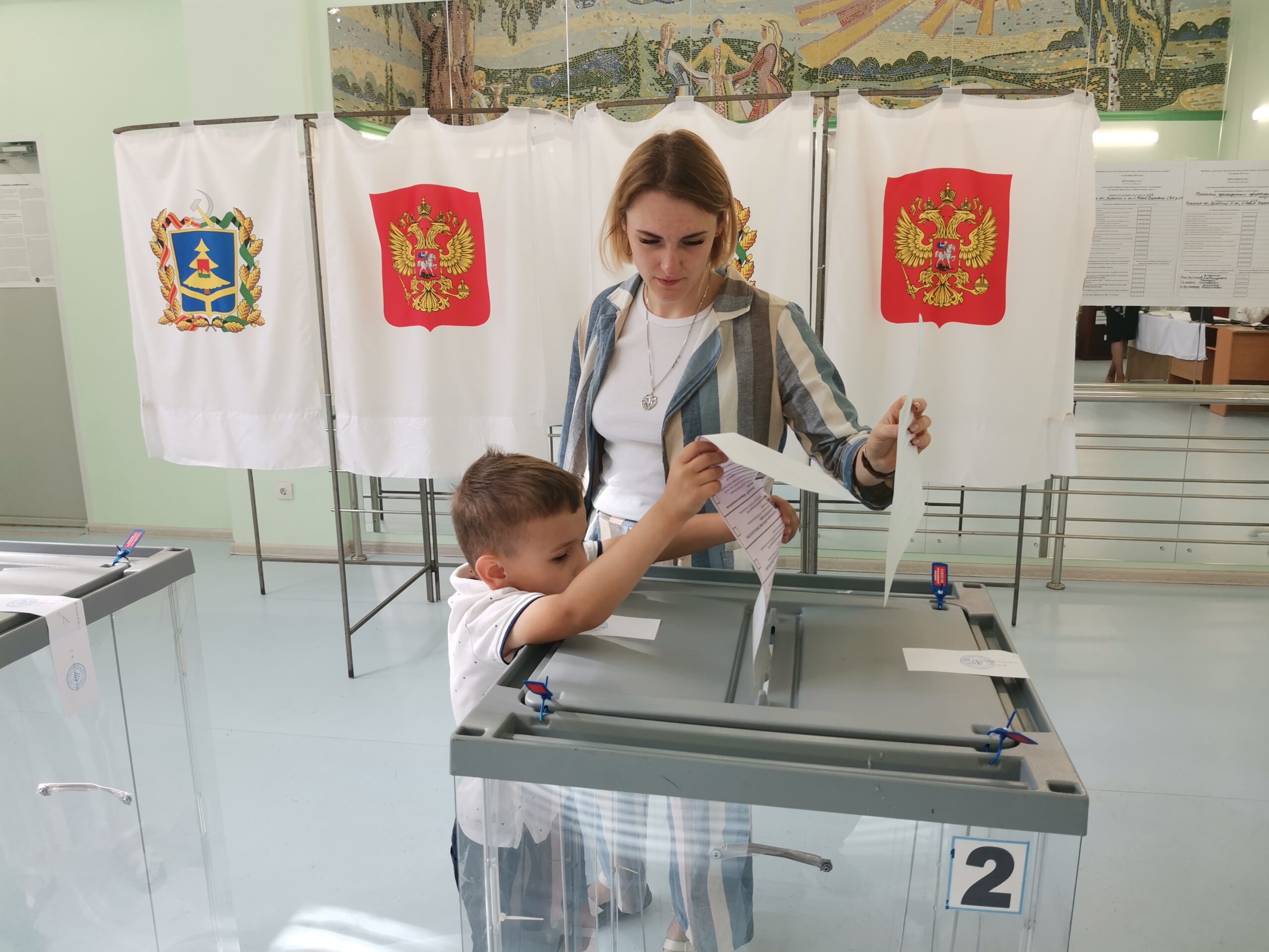 В Новых Даковичах на выборах праздничная обстановка