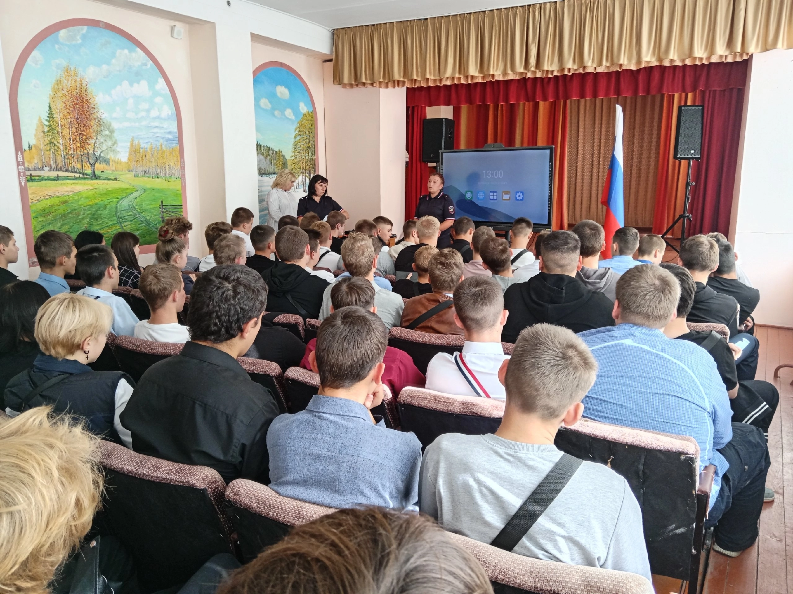 В Брянской области транспортные полицейские встретились со студентами в рамках месячника «Уступи дорогу поездам!»