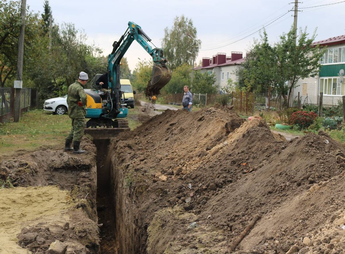 В поселке Лопандино Брянской области идут масштабные работы по замене водопровода