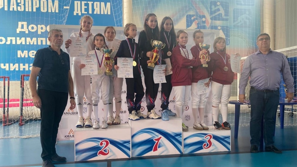 Юные брянские фехтовальщицы достойно выступили на межрегиональных соревнованиях