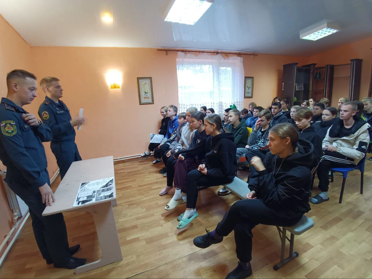 Сотрудники ОНДПР по Брянскому району и г.Сельцо провели беседу с ребятами о правилах пожарной безопасности