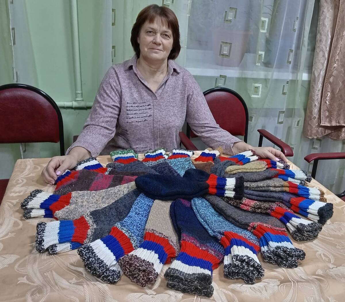 Мастерицы из Погара Брянской области подготовили участникам СВО теплые подарки