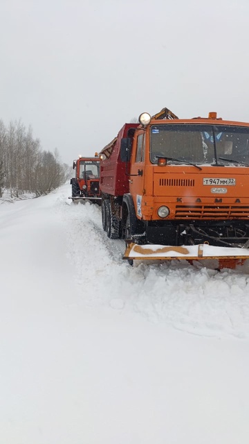 В Брянске продолжается уборка снега