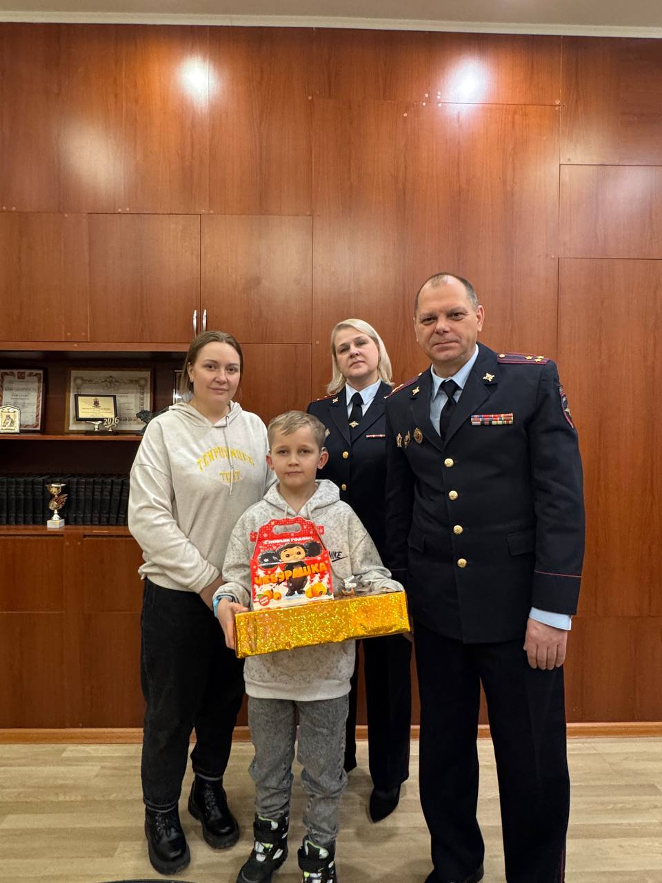 Брянский ЛО МВД России на транспорте присоединился к благотворительной акции «Елка желаний»