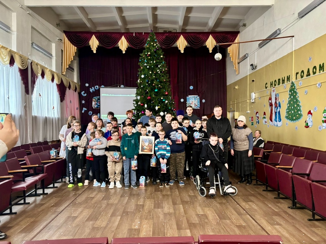 В Супоневскую школу-интернат — с подарками