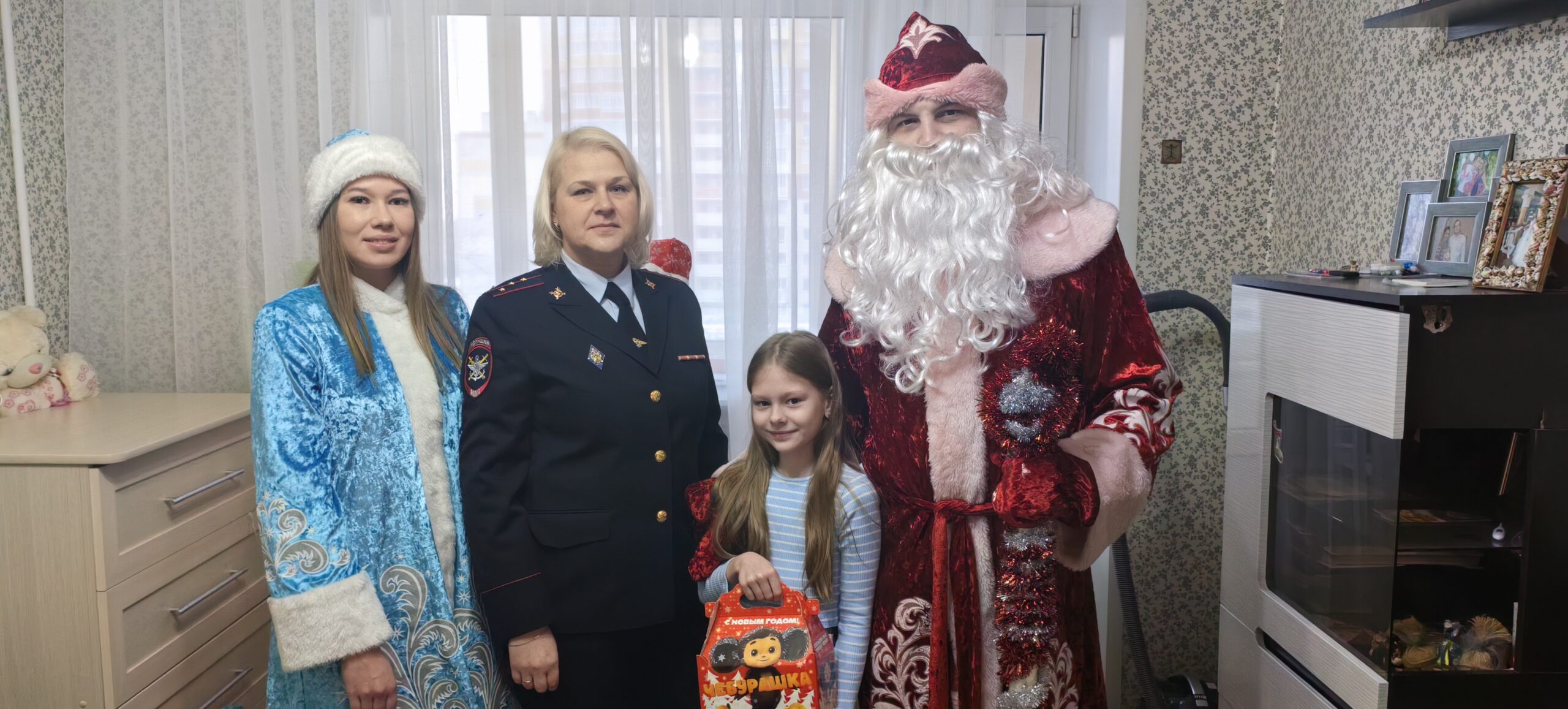 В Брянске транспортные полицейские приняли участие в общероссийской акции «Елка желаний»