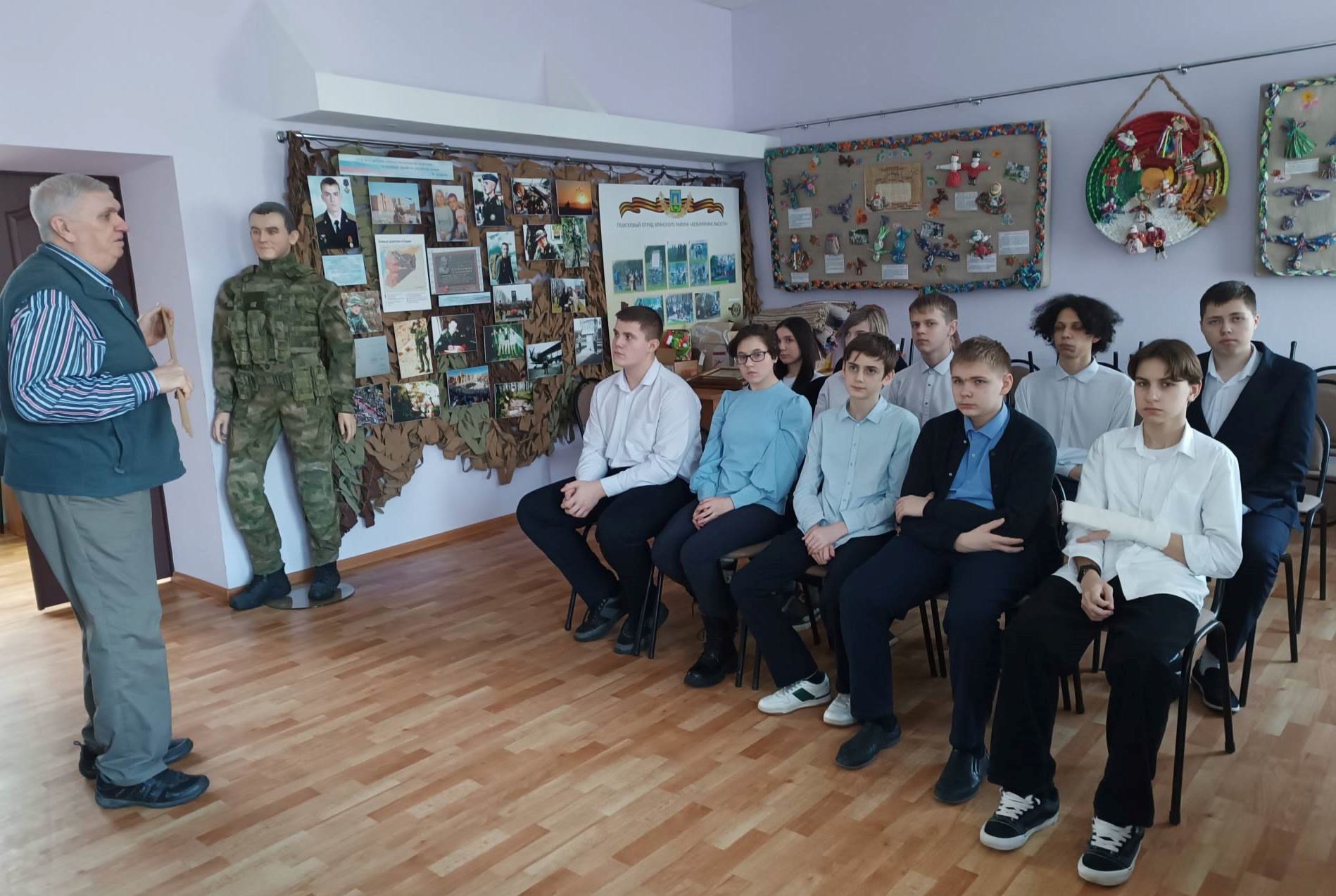 Участникам клуба «Юный патриот» при районном историко-краеведческом музе  рассказали, как освобождали Северный Кавказ