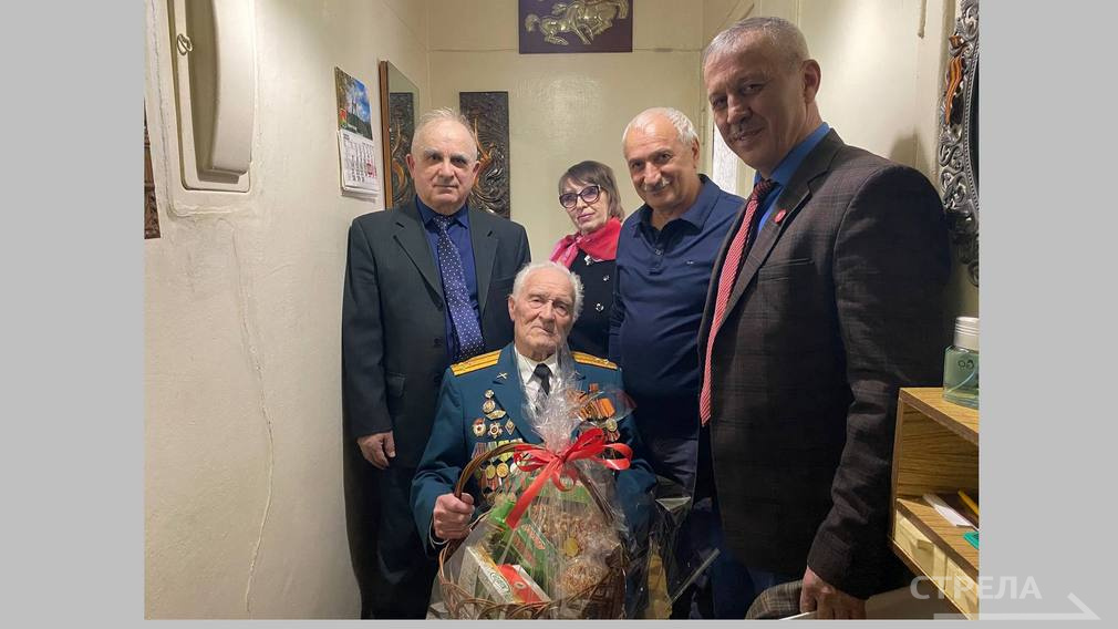 Ветерана Николая Редикульцева из Брянска посетили руководители общин Армении, Дагестана и Узбекистана