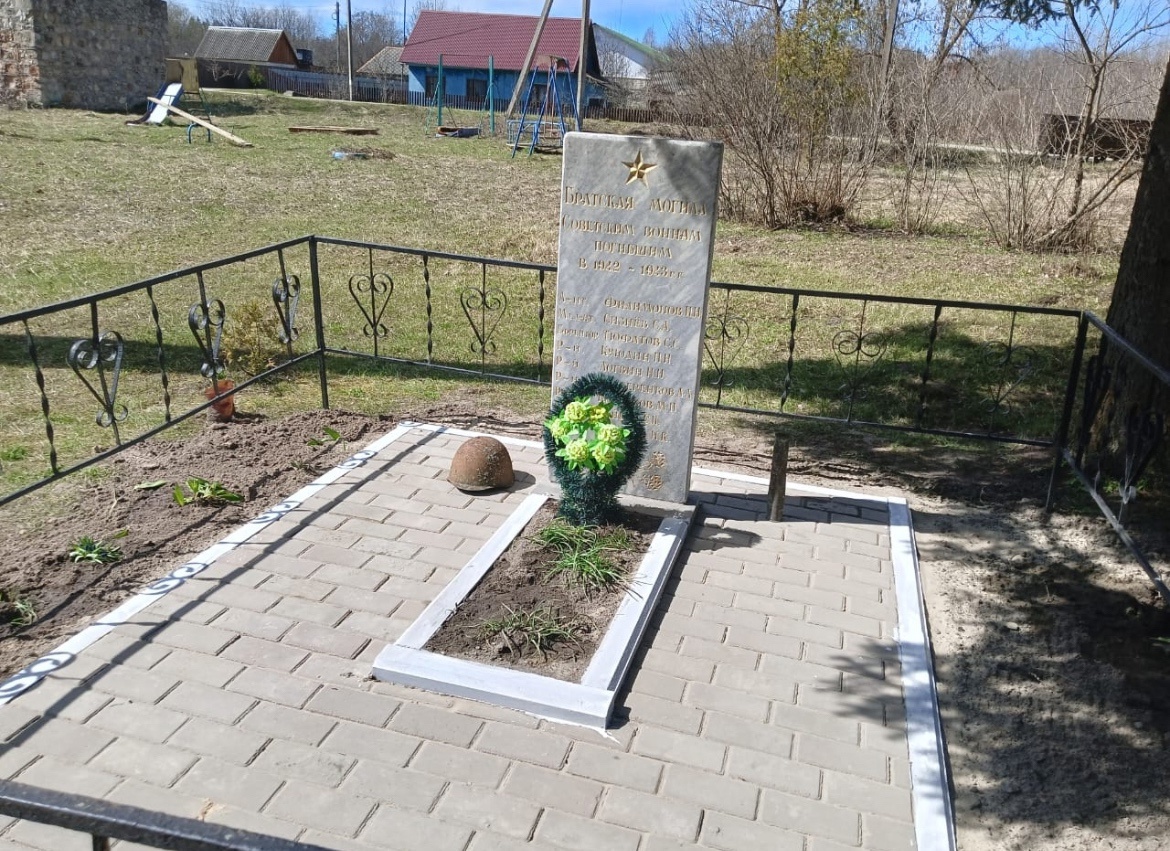 В Брянском районе благоустроили памятное место в Батагово