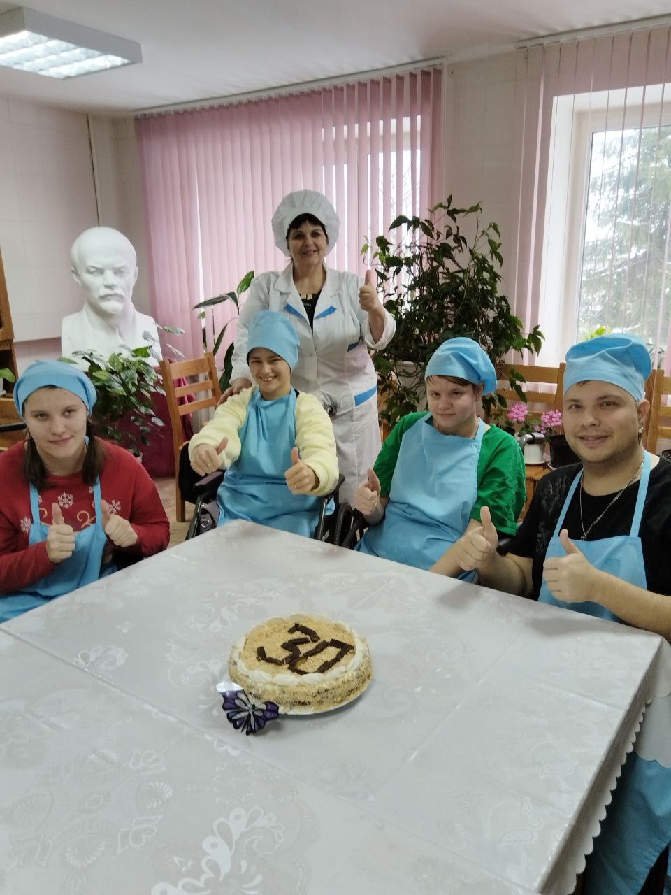 В Дарковичском доме-интернате изготавливают юбилейные торты