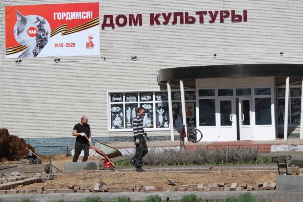 В Злынке Брянской области благоустраивается общественная территория 