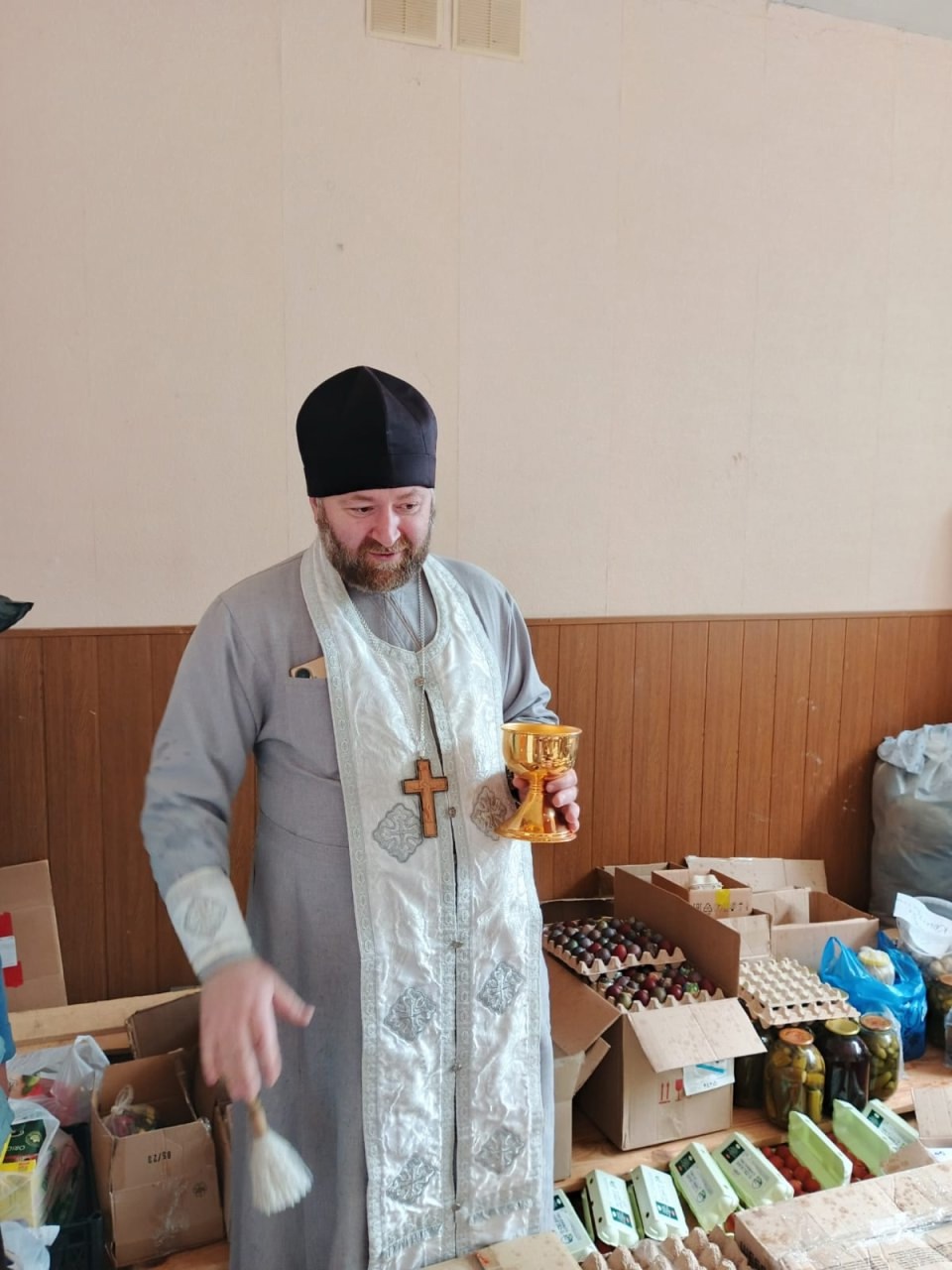 Прихожане храма поселка Мичуринский передали гуманитарный груз для военнослужащих