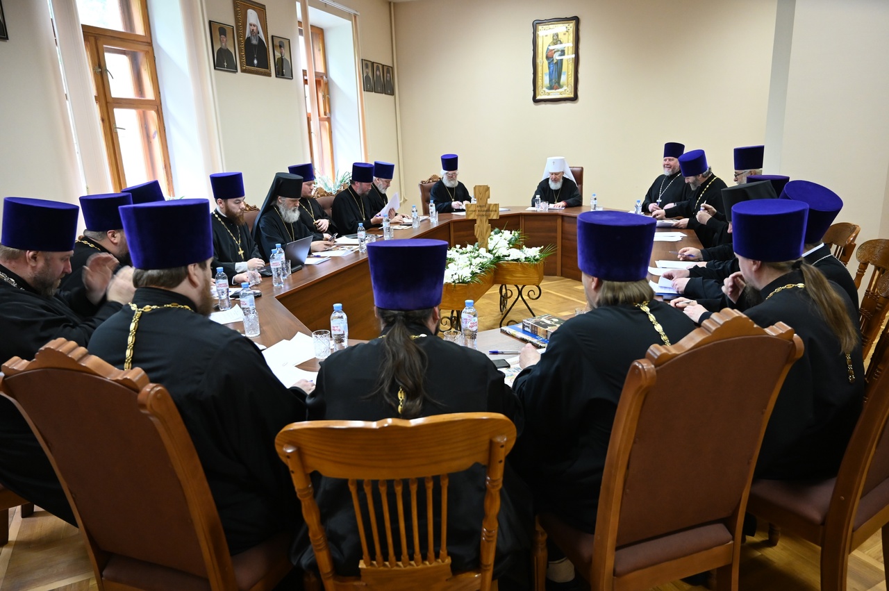 На заседании Епархиального совета обсуждалась паломническая поездка к чудотворной Свенской иконе и организация концертов в день Святой Троицы в Брянском районе