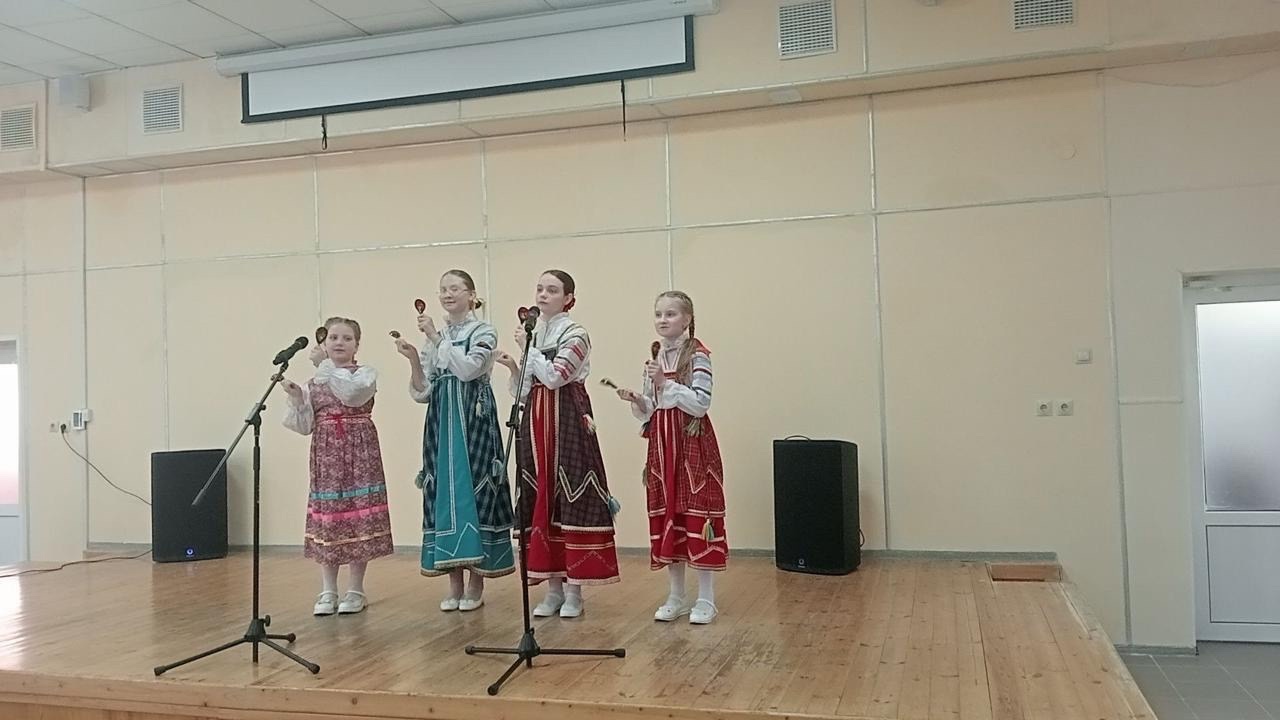 Самодеятельные артисты из Путёвки и волонтёры Снежской гимназии побывали в детской больнице