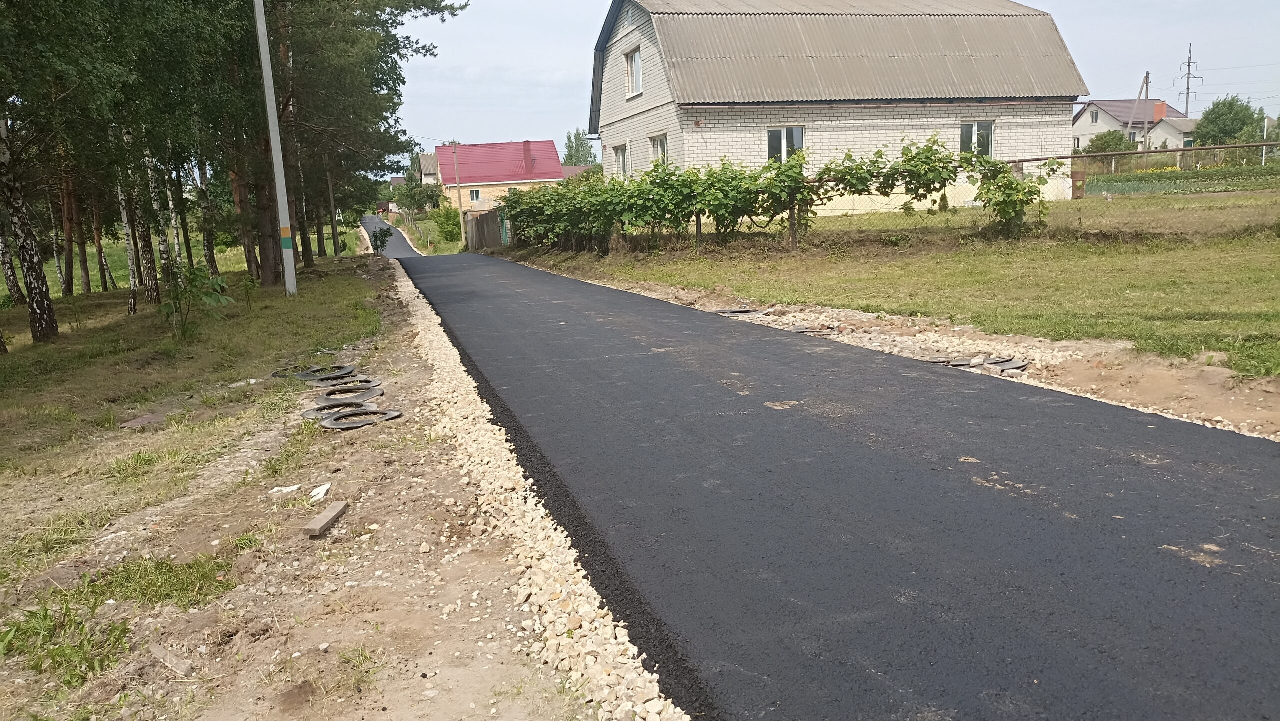 В с. Глинищево Брянского района капитально ремонтируют дорогу по ул. Солнечной