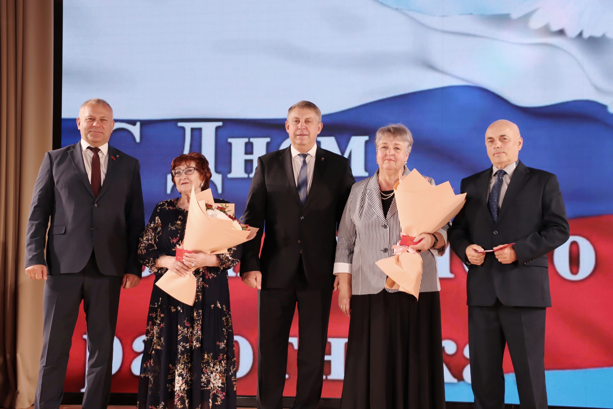 Директор «Социального приюта для детей и подростков Брянского района удостоена почетного звания «Заслуженный работник социальной защиты населения Брянской области»