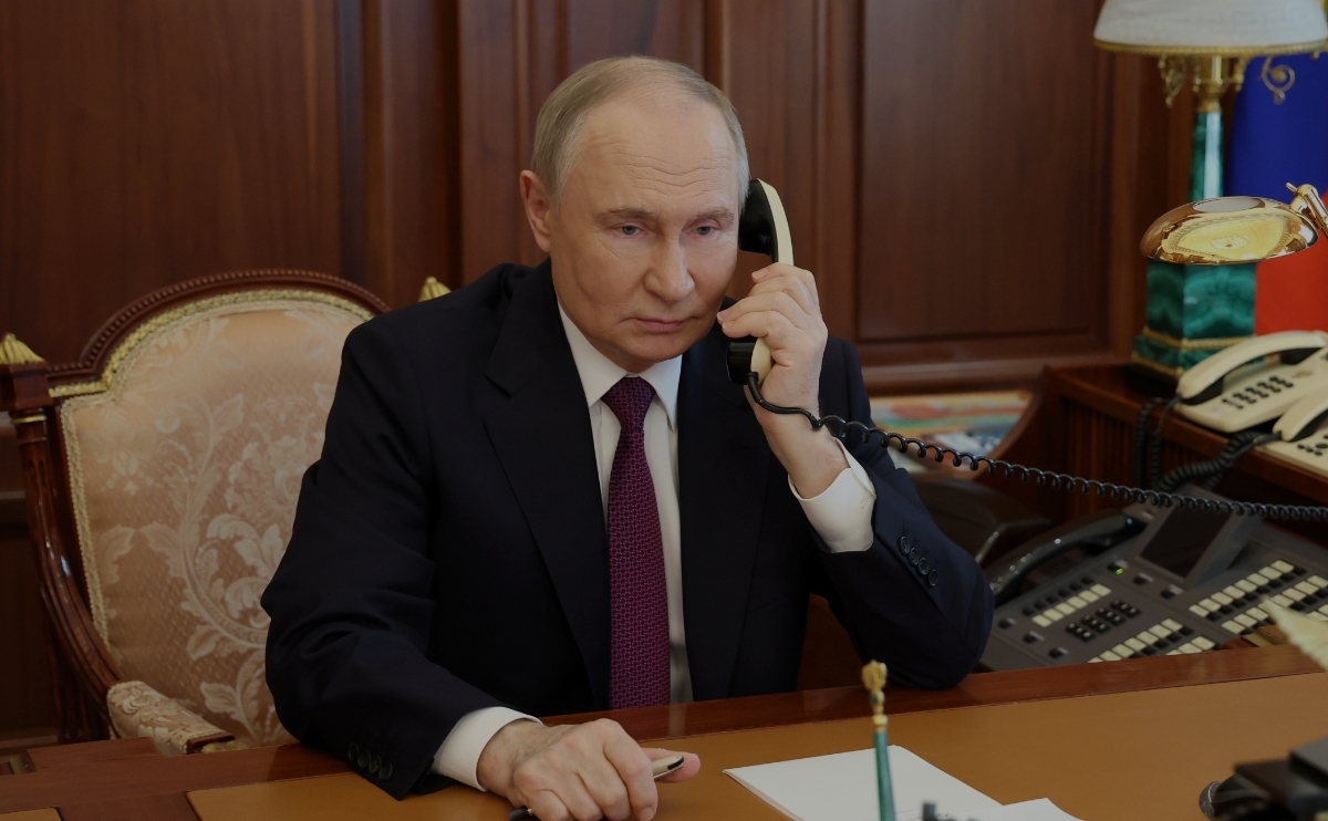 Президент поговорил по телефону с Белозеровым и Богомазом в связи с ЧП под Брянском