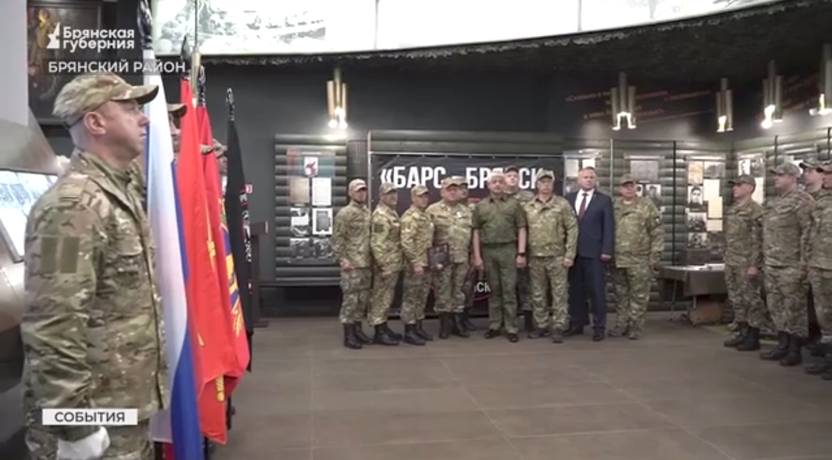 Добровольцев бригады «БАРС-Брянск» наградили медалями «За отвагу»