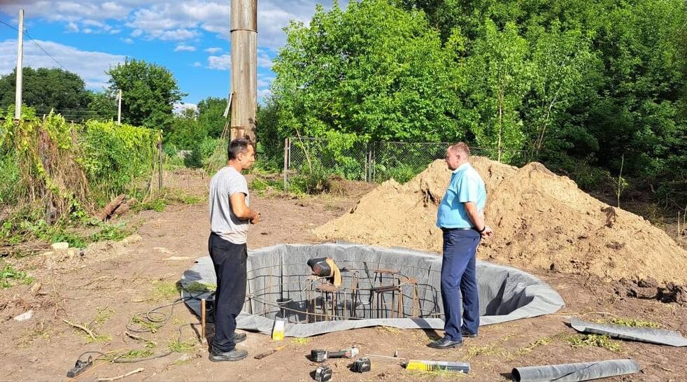 В Комаричском районе возводят новую водонапорную башню