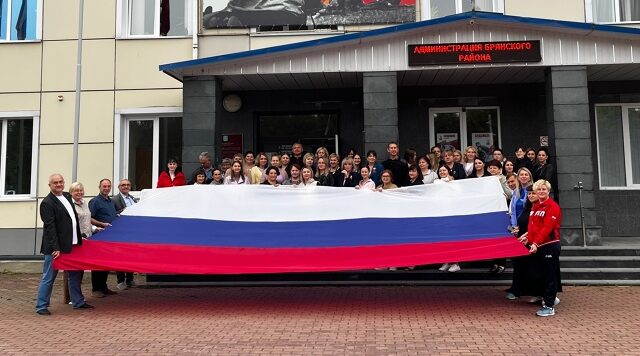 #ПодОднимФлагом: вся Россия отмечает День флага