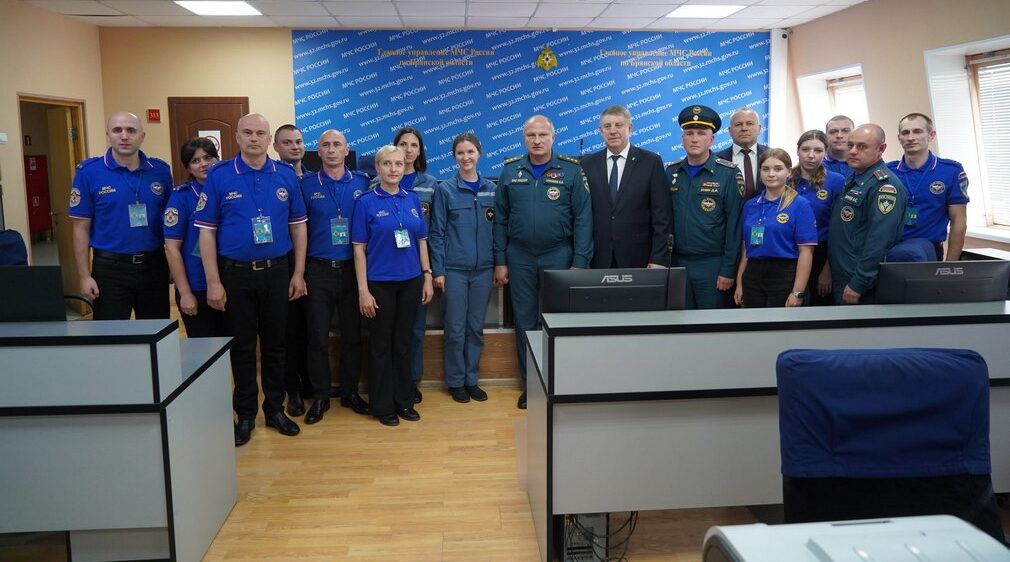 В Брянск прибыл глава МЧС России Александр Куренков