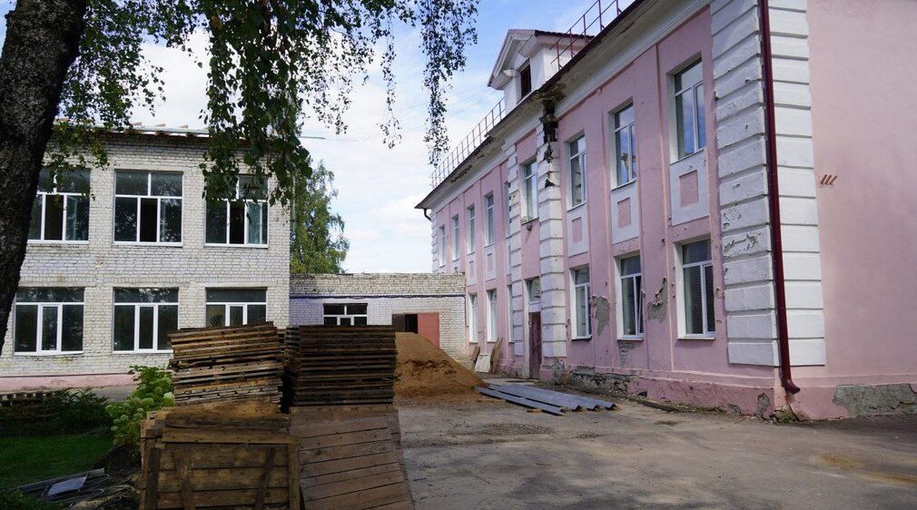 В Дятьково ремонтируют школу № 2