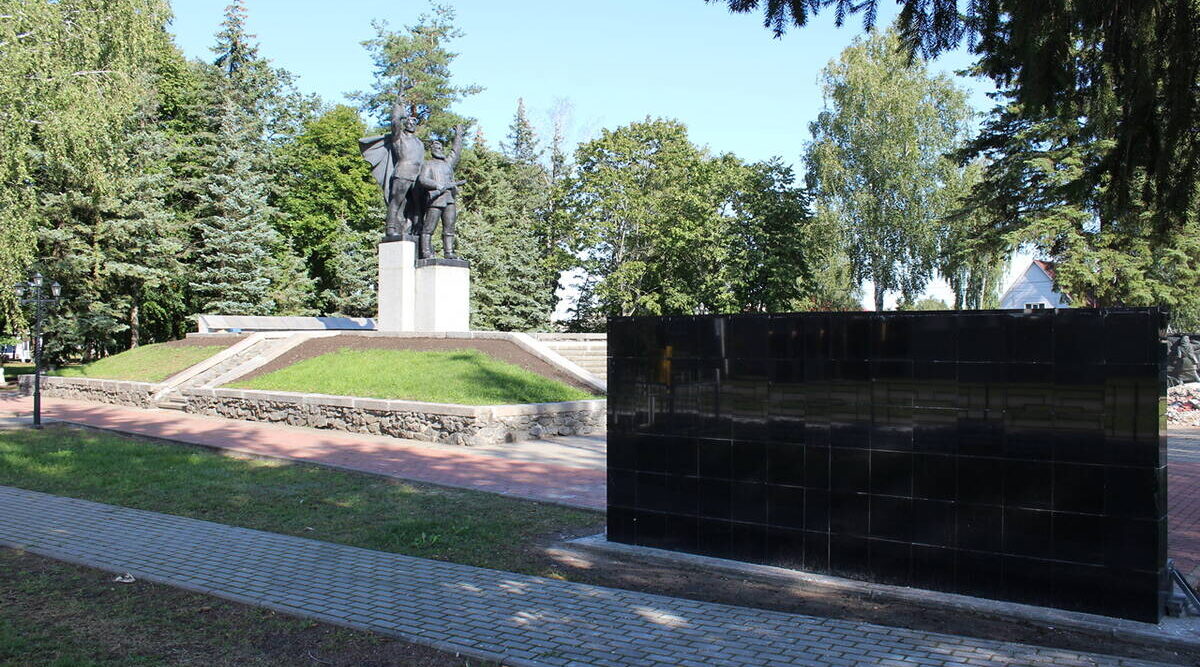 В Суземке благоустраивается мемориальный комплекс «Курган славы»
