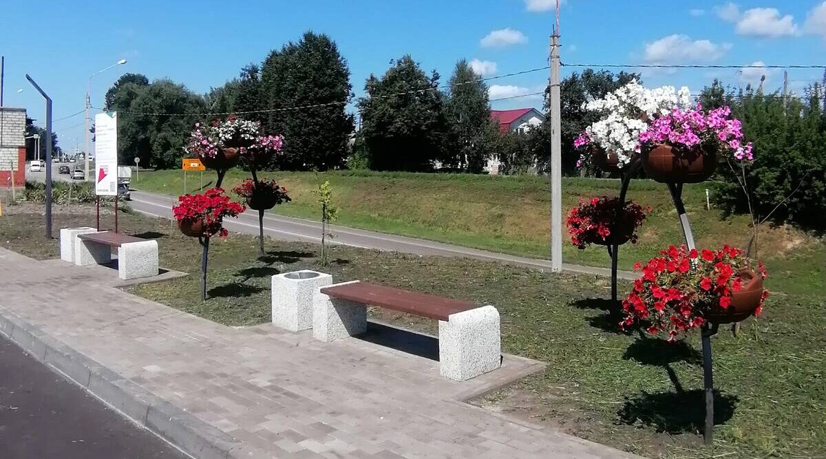 В Глинищево благоустроили участок площади «Народная»