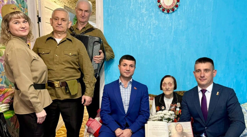Поздравили ветеранов и подарили  задушевные песни