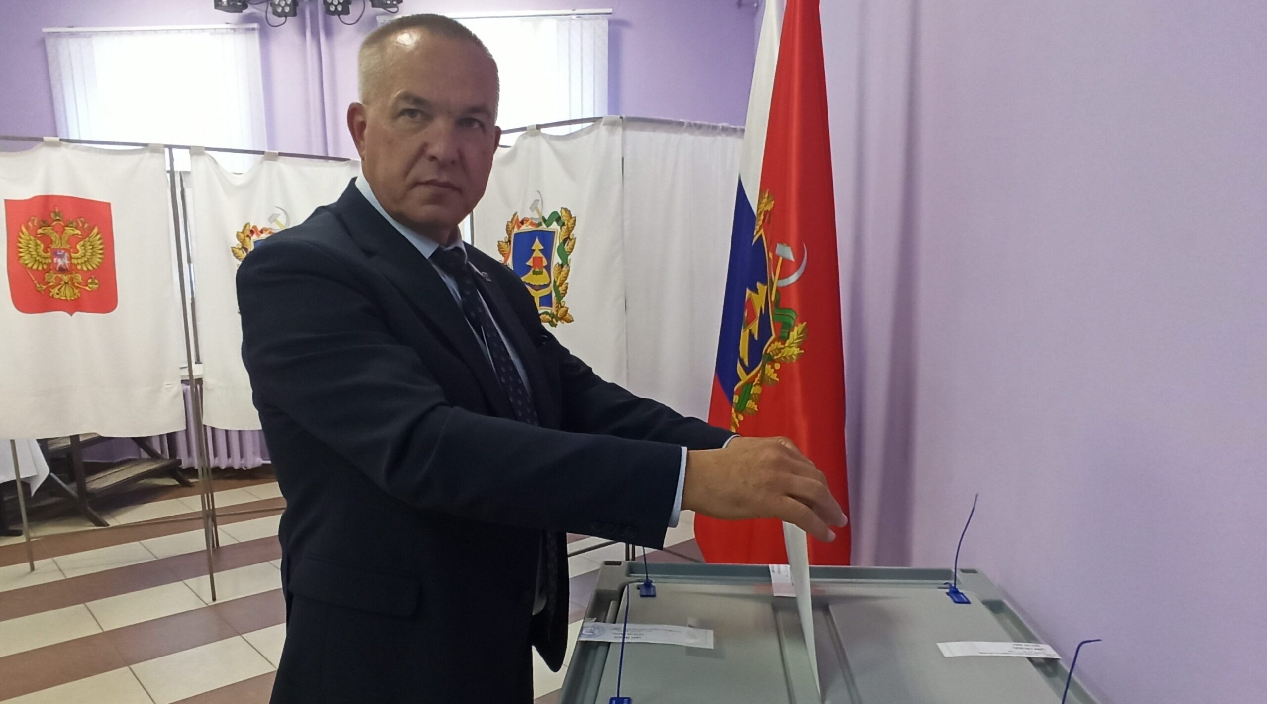 Заместитель Брянской областной Думы Николай Якушенко проголосовал в Глинищево