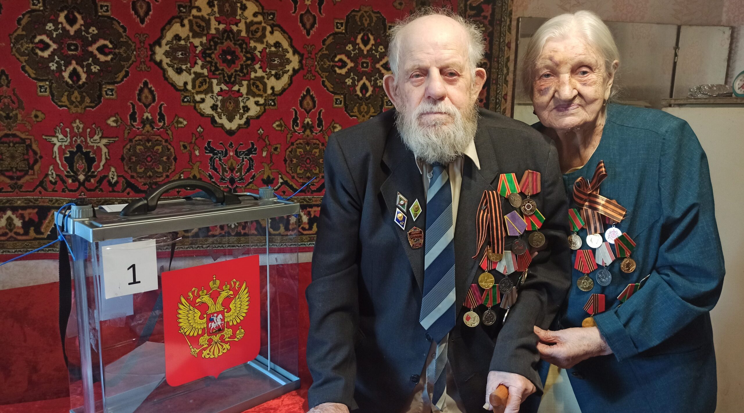 В Брянском районе проголосовала старейшая супружеская пара Плотниковых