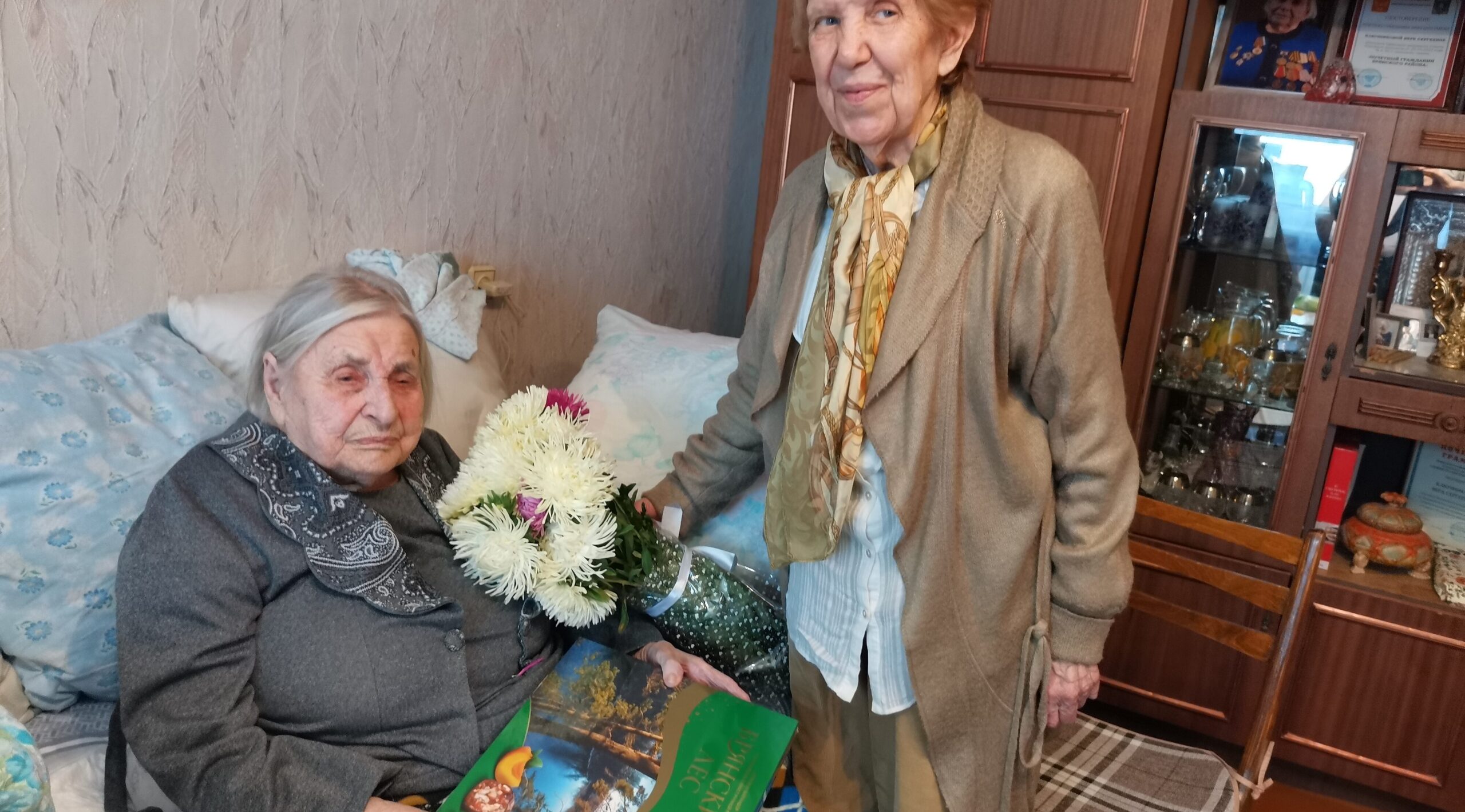 Веру Сергеевну Ключникову поздравили с праздником