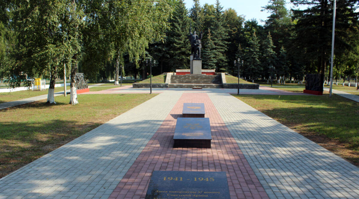 В Суземке благоустроили «Курган славы»