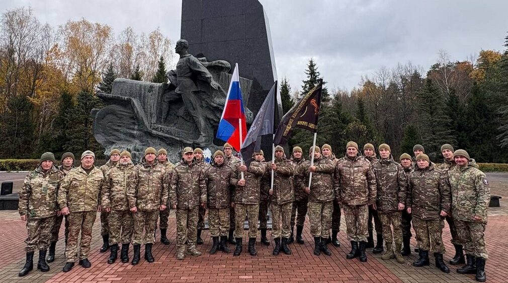 Бойцы «БАРС-Брянск» почтили память воинов-водителей