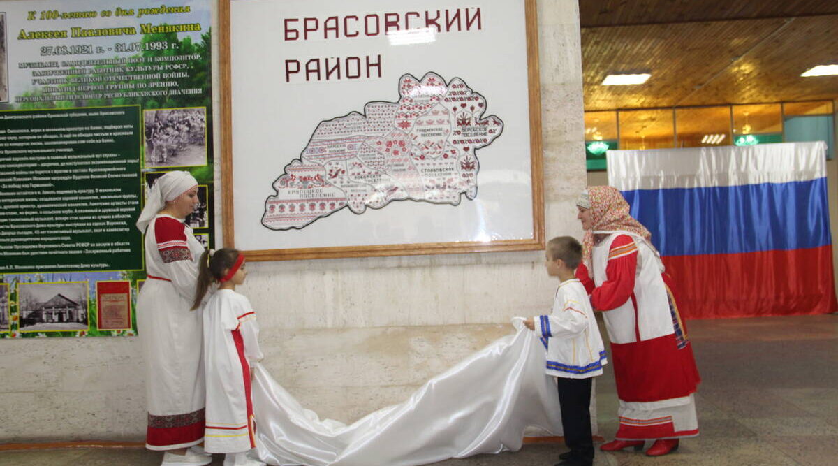 В Брасовском районе презентовали вышитую карту