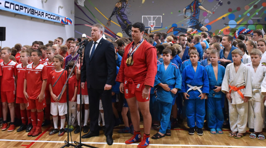 Губерантор поздравил спортсменов с Всероссийским днём самбо